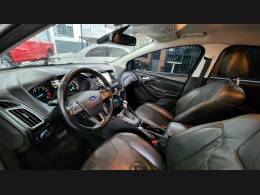 FORD - FOCUS - 2015/2016 - Preta - Sob Consulta