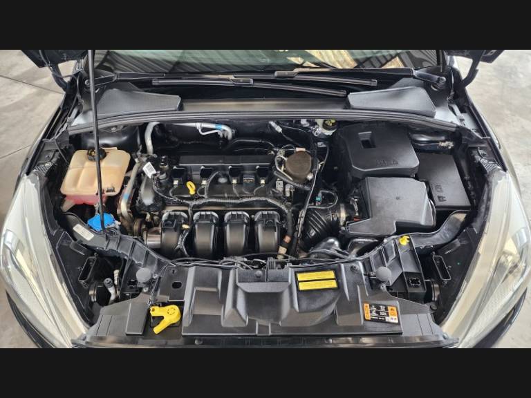FORD - FOCUS - 2015/2016 - Preta - Sob Consulta