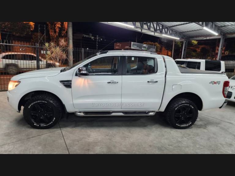 FORD - RANGER - 2014/2015 - Branca - R$ 119.900,00