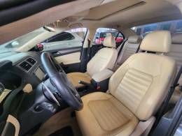 VOLKSWAGEN - JETTA - 2011/2012 - Cinza - R$ 68.900,00