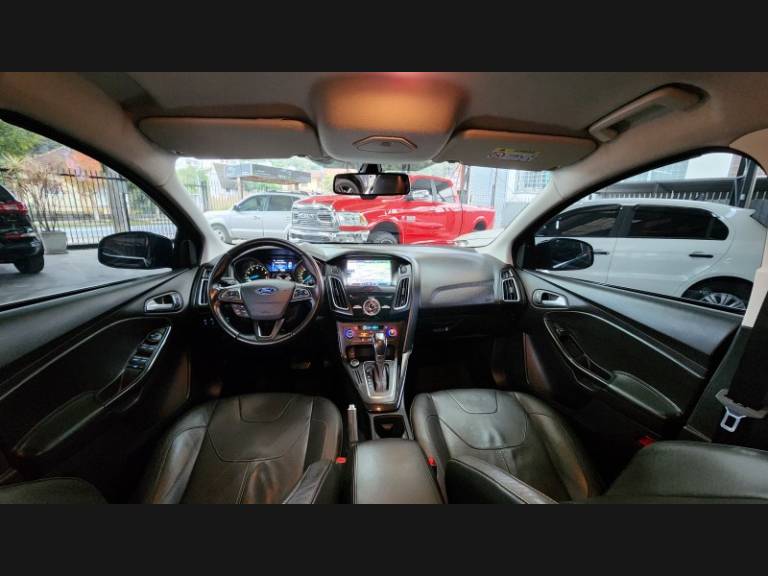 FORD - FOCUS - 2015/2016 - Preta - Sob Consulta