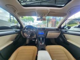 VOLKSWAGEN - JETTA - 2011/2012 - Cinza - R$ 68.900,00