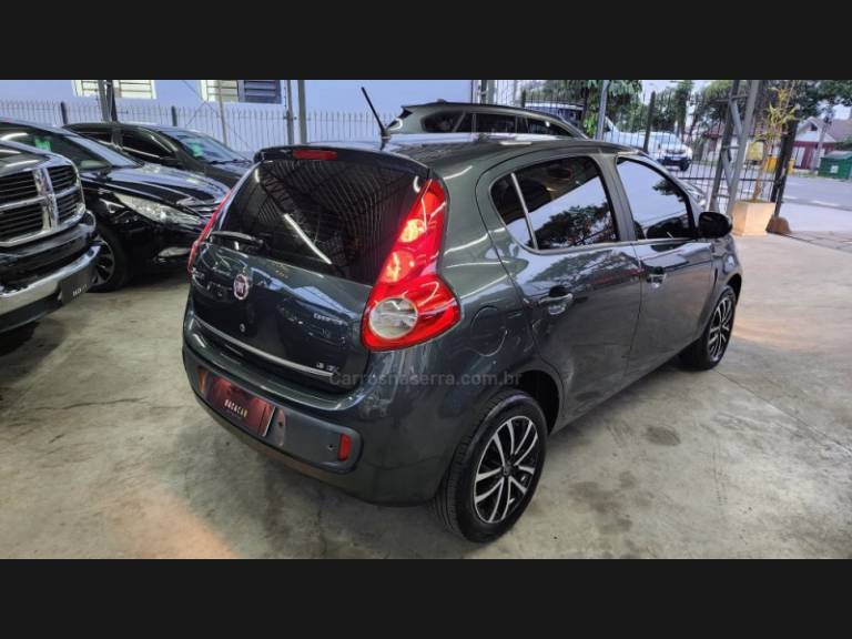 FIAT - PALIO - 2013/2014 - Cinza - R$ 37.900,00