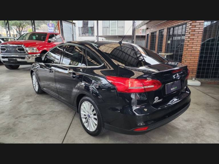 FORD - FOCUS - 2015/2016 - Preta - Sob Consulta