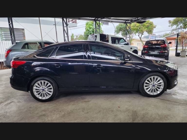FORD - FOCUS - 2015/2016 - Preta - Sob Consulta