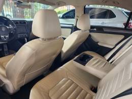 VOLKSWAGEN - JETTA - 2011/2012 - Cinza - R$ 68.900,00