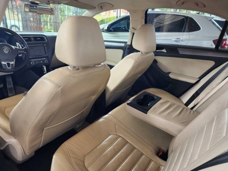 VOLKSWAGEN - JETTA - 2011/2012 - Cinza - R$ 68.900,00