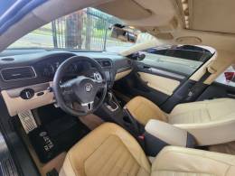 VOLKSWAGEN - JETTA - 2011/2012 - Cinza - R$ 68.900,00