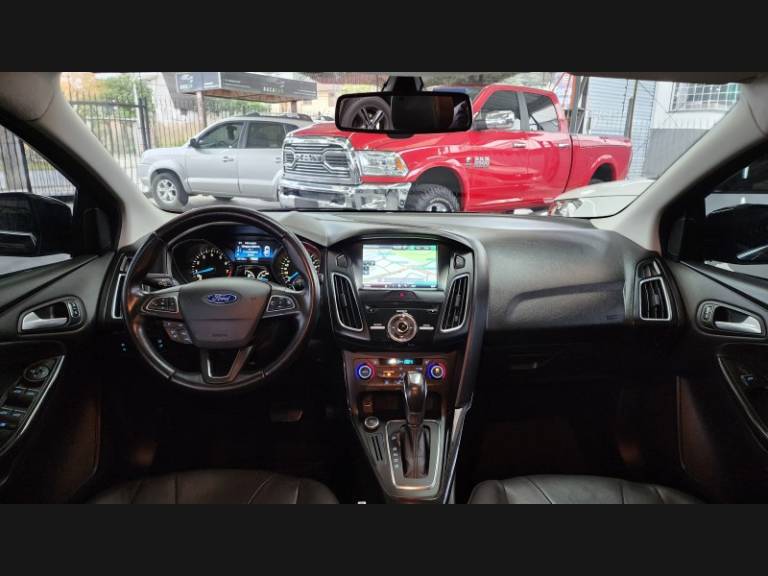 FORD - FOCUS - 2015/2016 - Preta - Sob Consulta