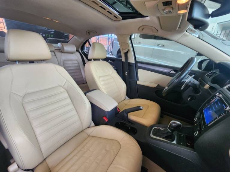 VOLKSWAGEN - JETTA - 2011/2012 - Cinza - R$ 68.900,00