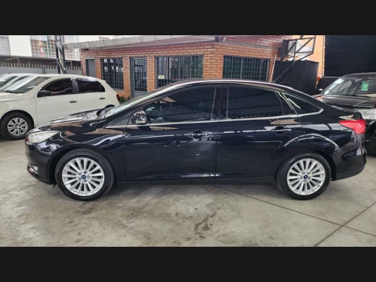 FORD - FOCUS - 2015/2016 - Preta - Sob Consulta