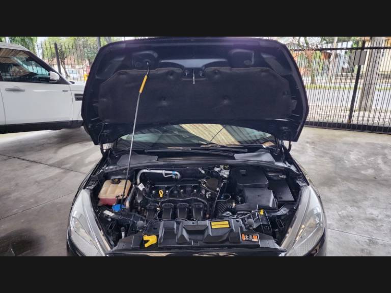 FORD - FOCUS - 2015/2016 - Preta - Sob Consulta