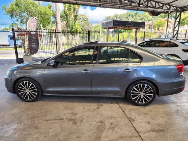 VOLKSWAGEN - JETTA - 2011/2012 - Cinza - Sob Consulta