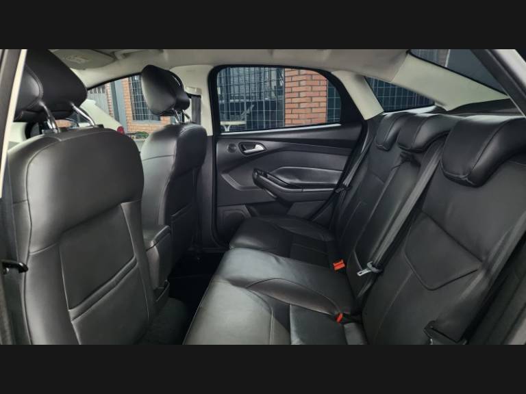 FORD - FOCUS - 2015/2016 - Preta - Sob Consulta