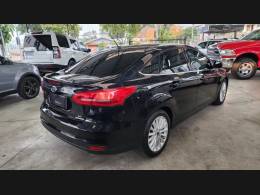 FORD - FOCUS - 2015/2016 - Preta - Sob Consulta
