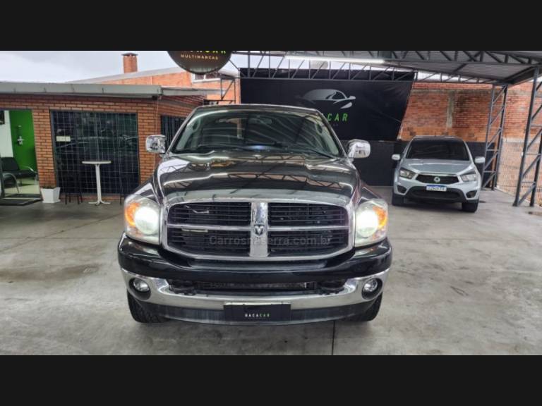 DODGE - RAM - 2006/2007 - Preta - R$ 109.990,00